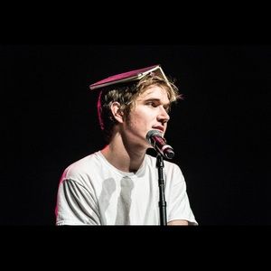 Meet your Posher, Caitlin